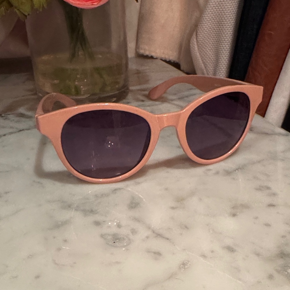 Trendy Peach Sunglasses with Dark Lenses